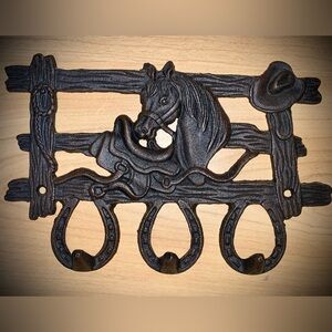 Wrought-Iron Metal Horse Saddle & Cowboy Hat Triple Hook Wall Hanging